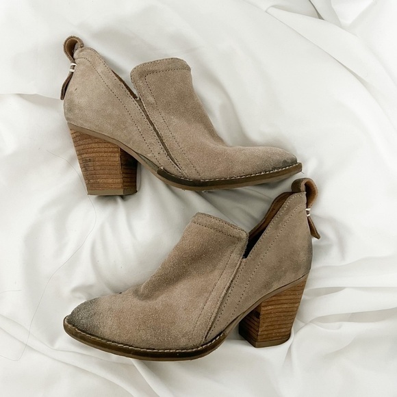 JEFFREY Campbell Rosalee Distressed Taupe Boots Booties Ankle Size 6 - Picture 1 of 7